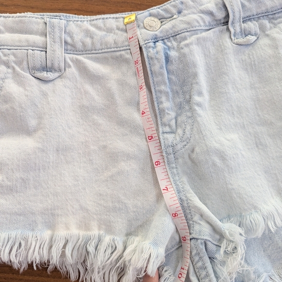 Anthropologie Pilcro Shortie Shorts Frayed Hem Light Wash Low Rise Distressed 27 - Picture 9 of 10
